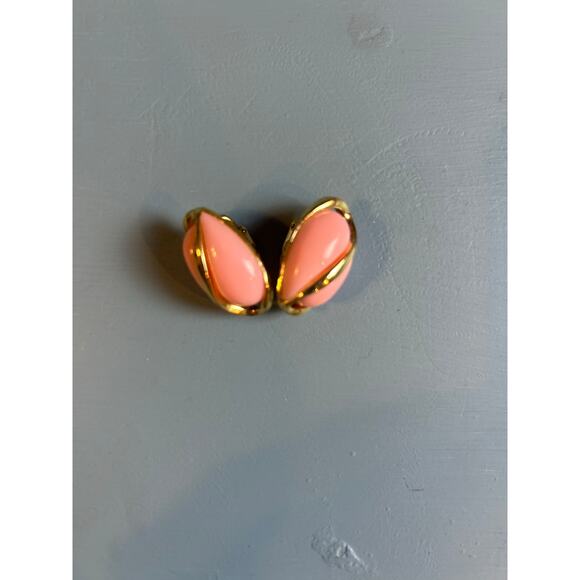 Vintage Clip-on Earrings Pink Gold Oval - Picture 1 of 2
